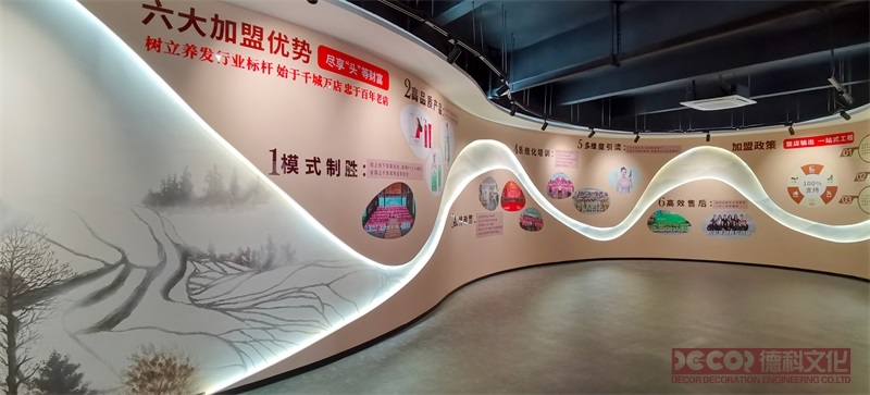 展覽廳設計中如何考慮觀眾的視覺效果和觀賞角度的最佳呈現？