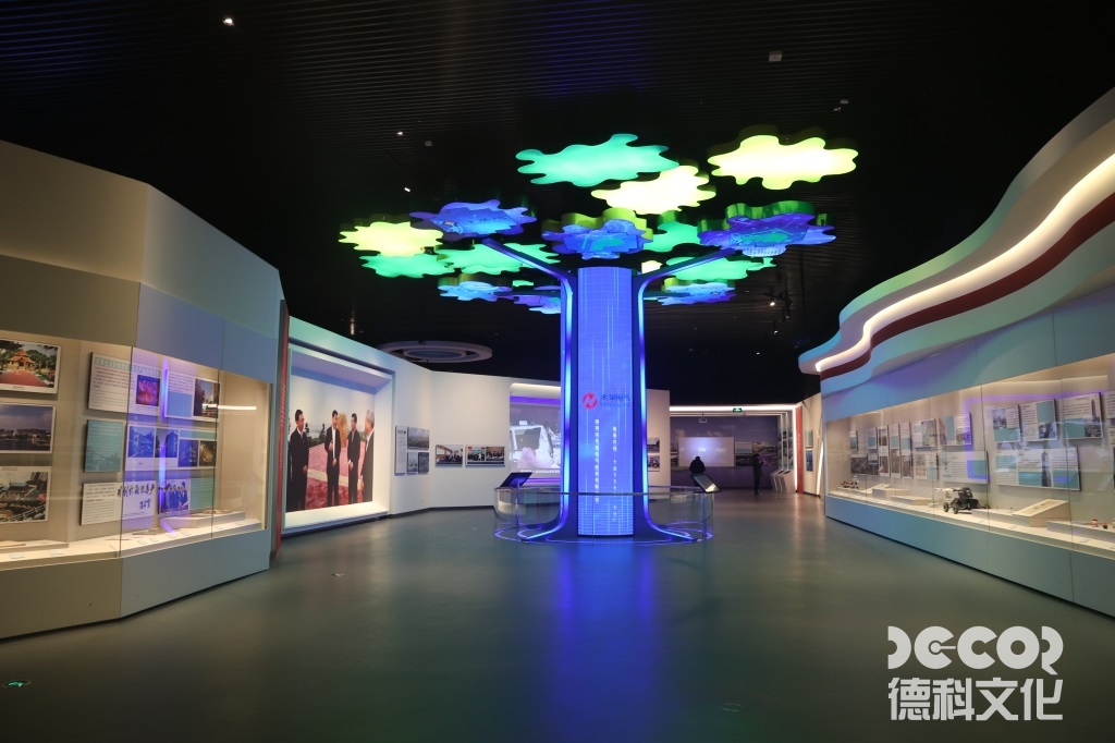 如何在攝影博物館設計中展示攝影作品背后的故事和創(chuàng)作過程？