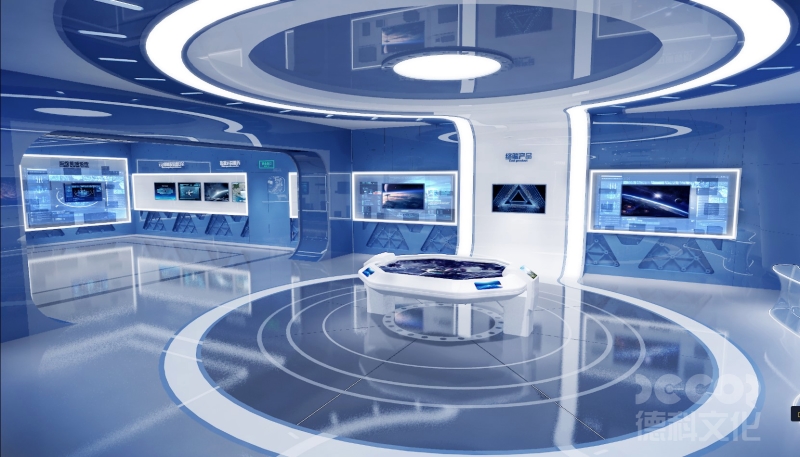 如何與客戶溝通，明確展覽廳設計的主題和目標？